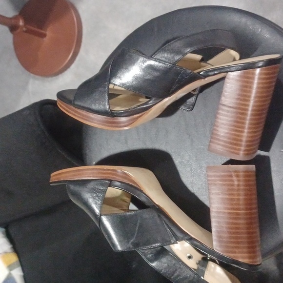 Marc Fisher black leather platform sandals - Picture 3 of 4